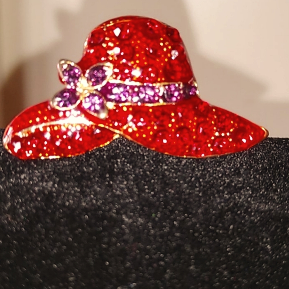 Red Hat Society 🌹